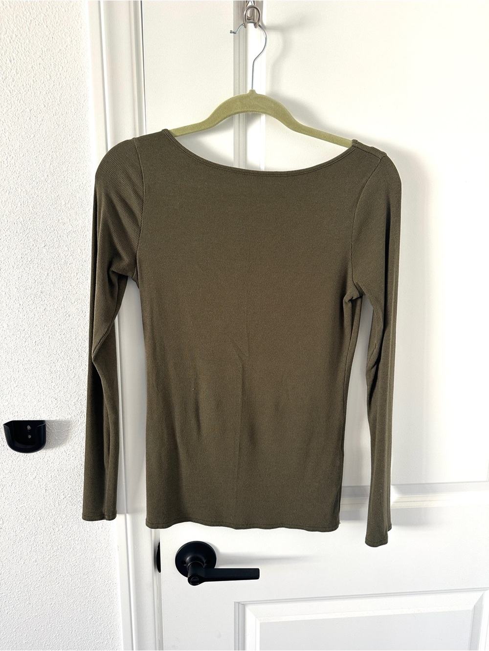 Banana Republic Classic Long-Sleeve Ballet Back Boatneck Front Top - Olive Green